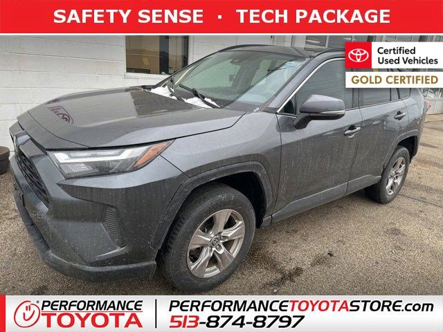 2022 Toyota RAV4 XLE's photo