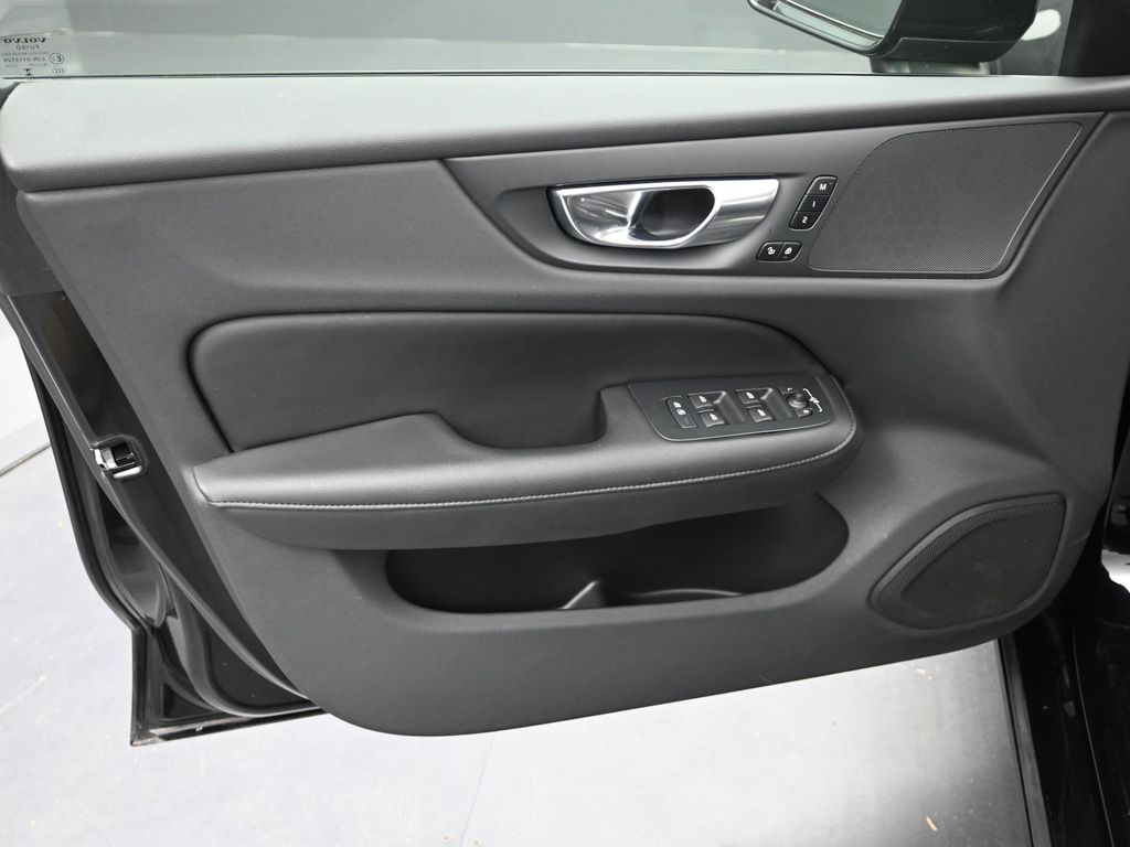 2024 Volvo S60 B5 Plus photo 11
