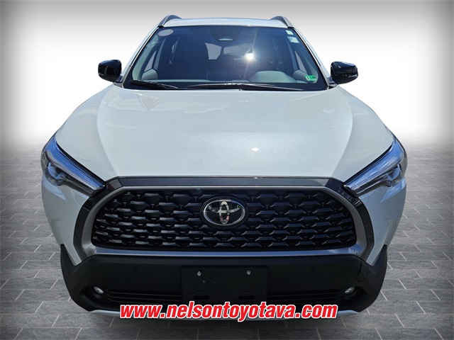 2025 Toyota Corolla Cross XLE photo 2
