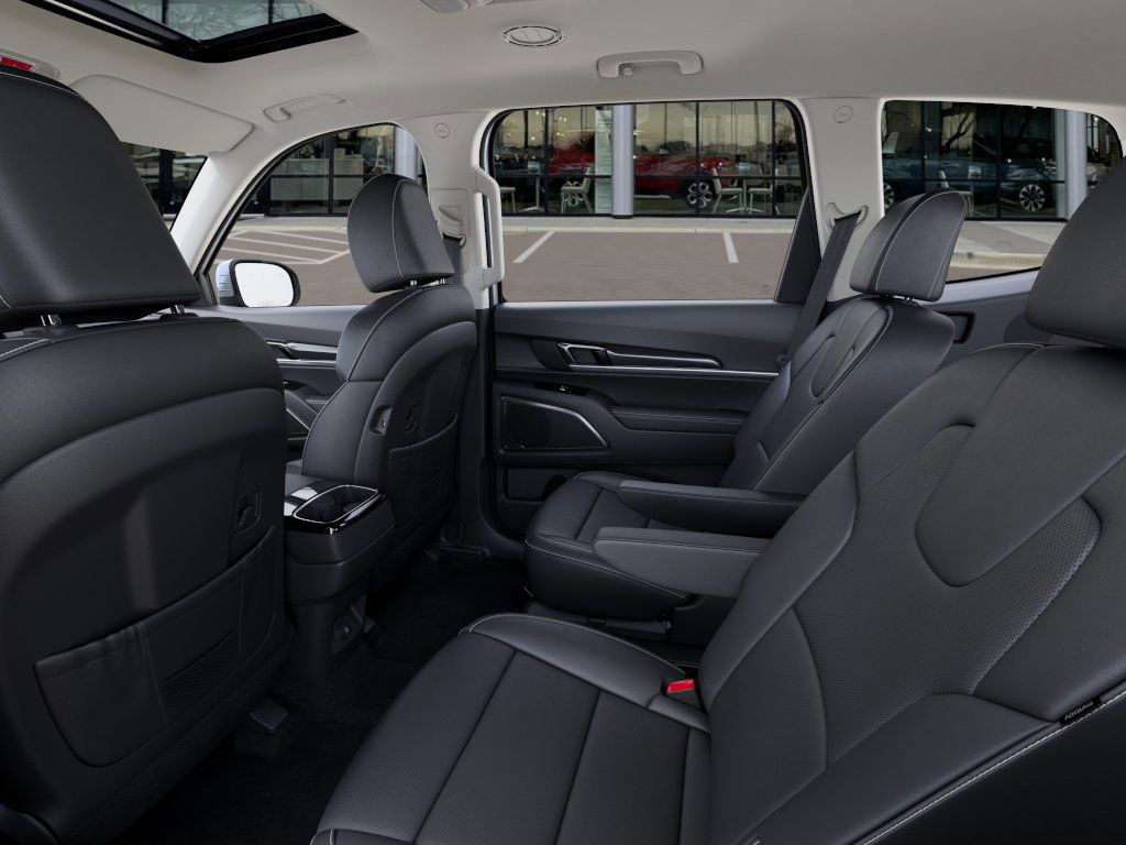 2025 Kia Telluride S photo 17