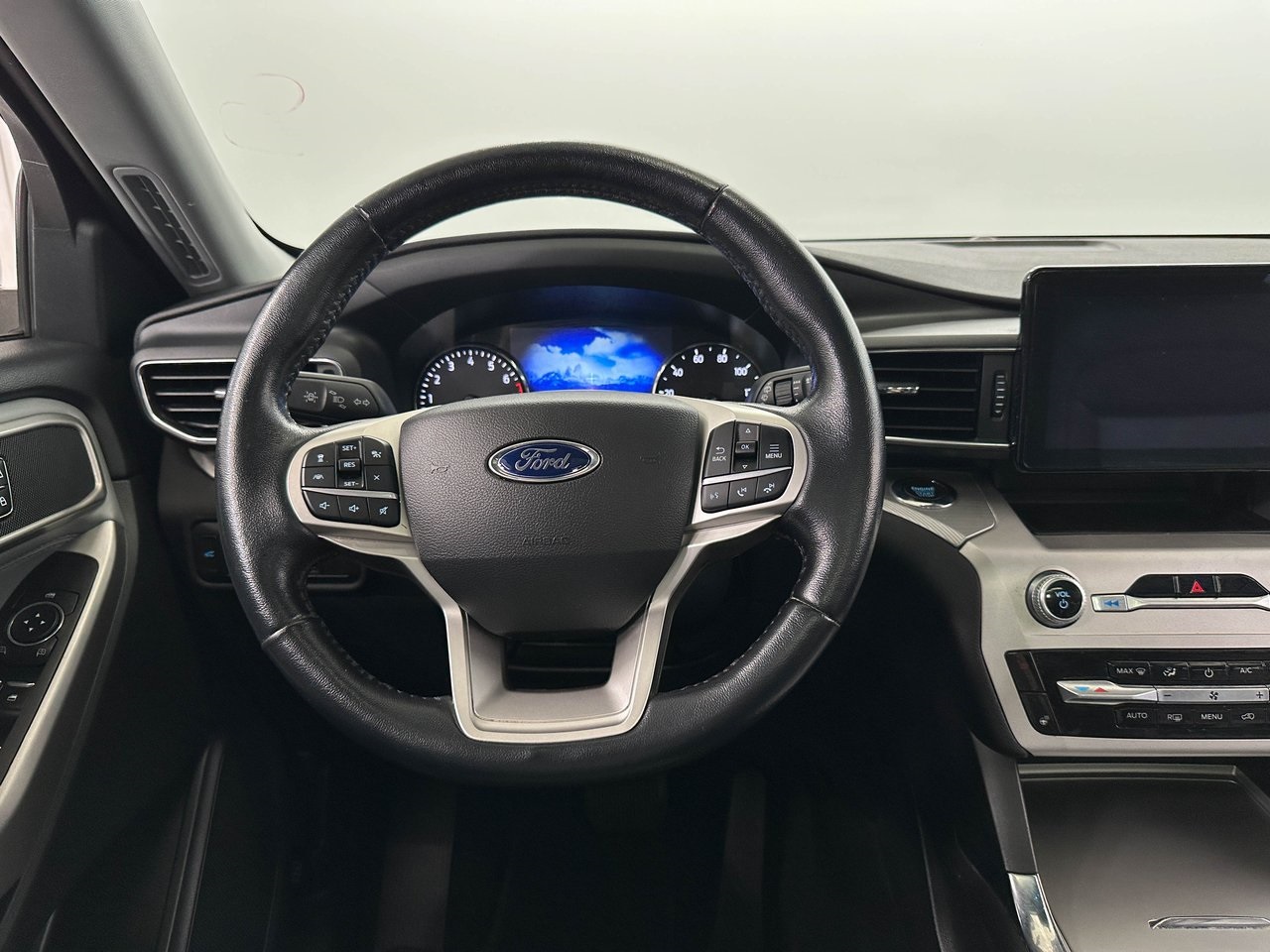 2022 Ford Explorer XLT photo 6