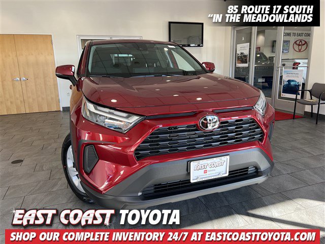 2025 Toyota RAV4 LE's photo