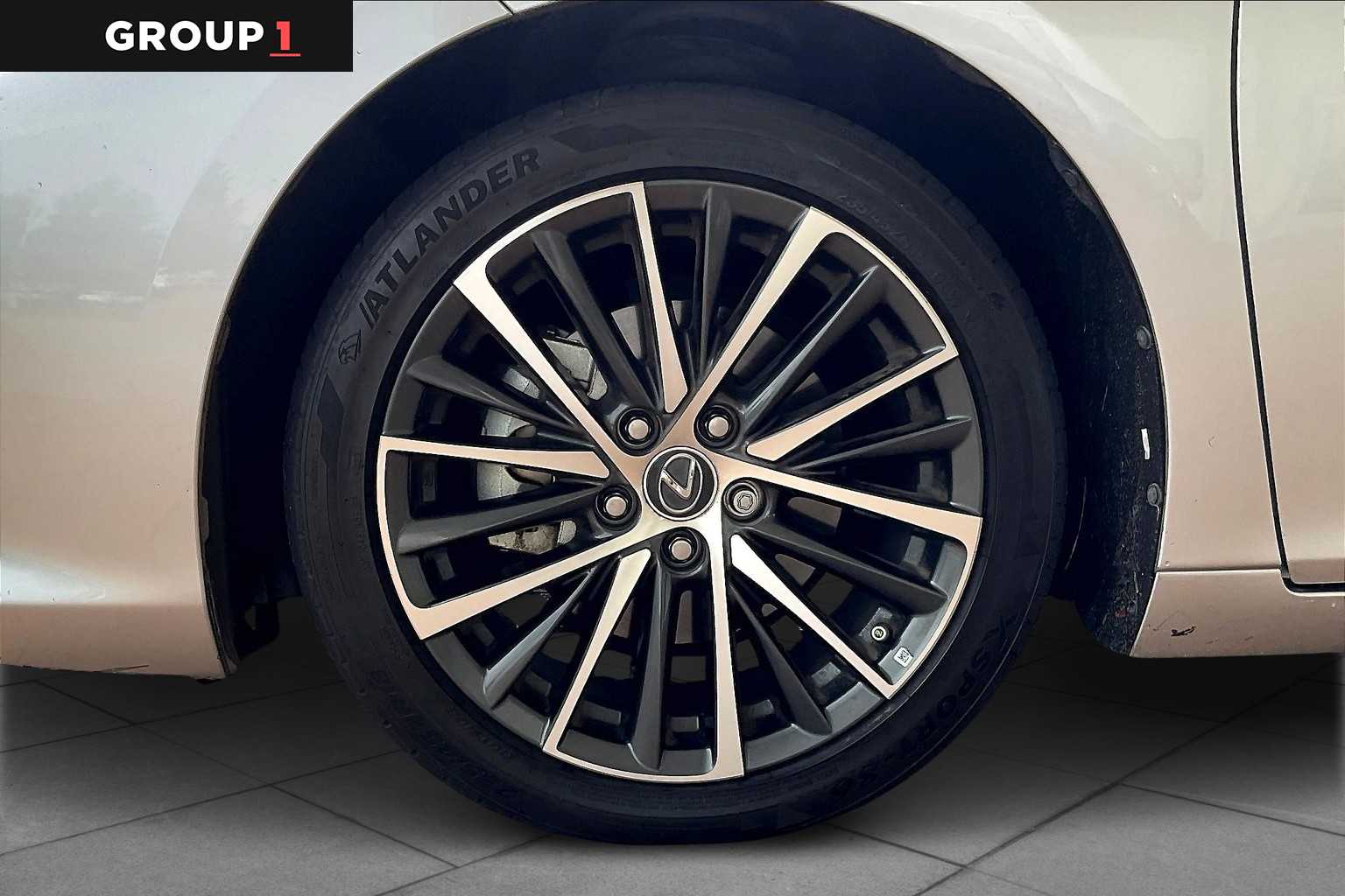 2022 Lexus ES 350 photo 8