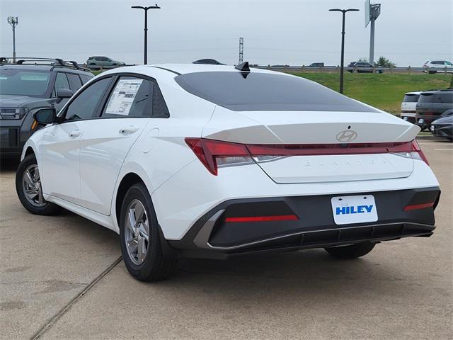 2025 Hyundai Elantra SE photo 2