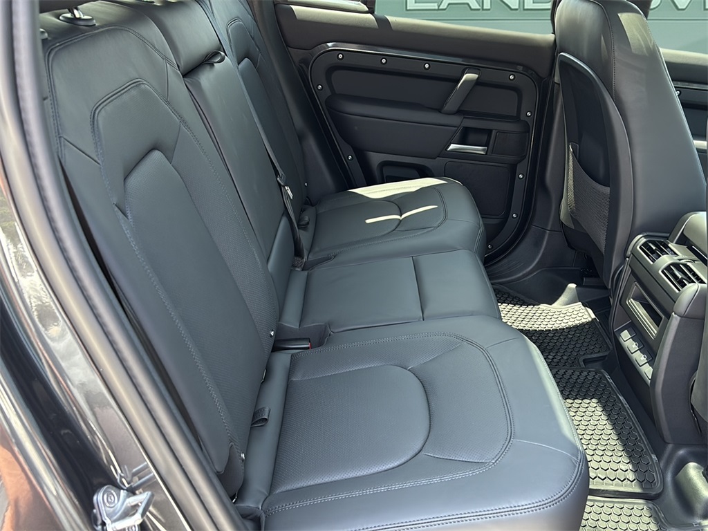 2025 Land Rover Defender 110 S photo 6