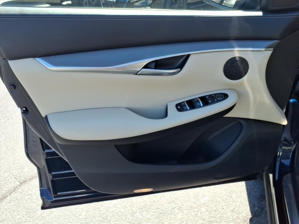 2022 Infiniti QX50 Luxe photo 4