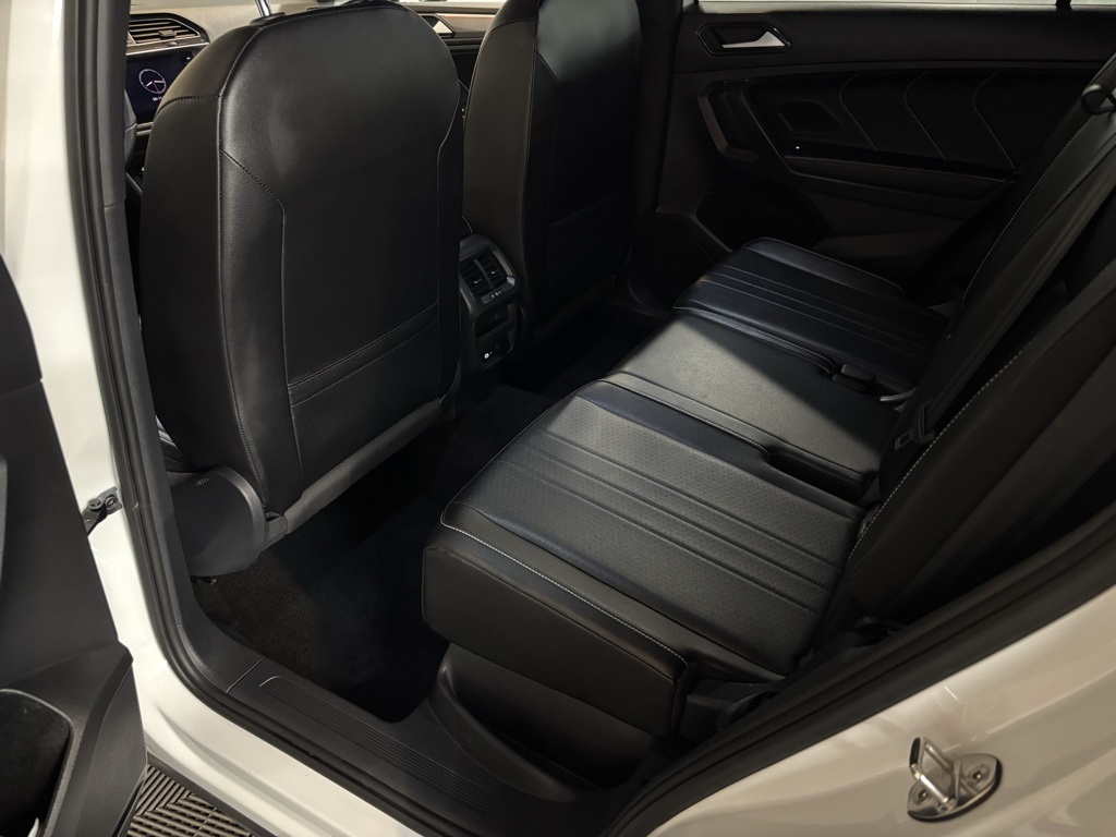 2022 Volkswagen Tiguan SE R-Line Black photo 5