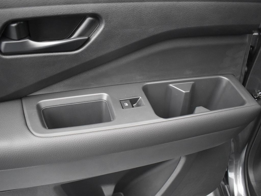 2025 Nissan Pathfinder S photo 15