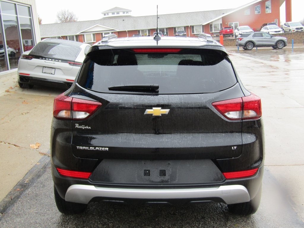 2023 Chevrolet Trailblazer LT photo 3