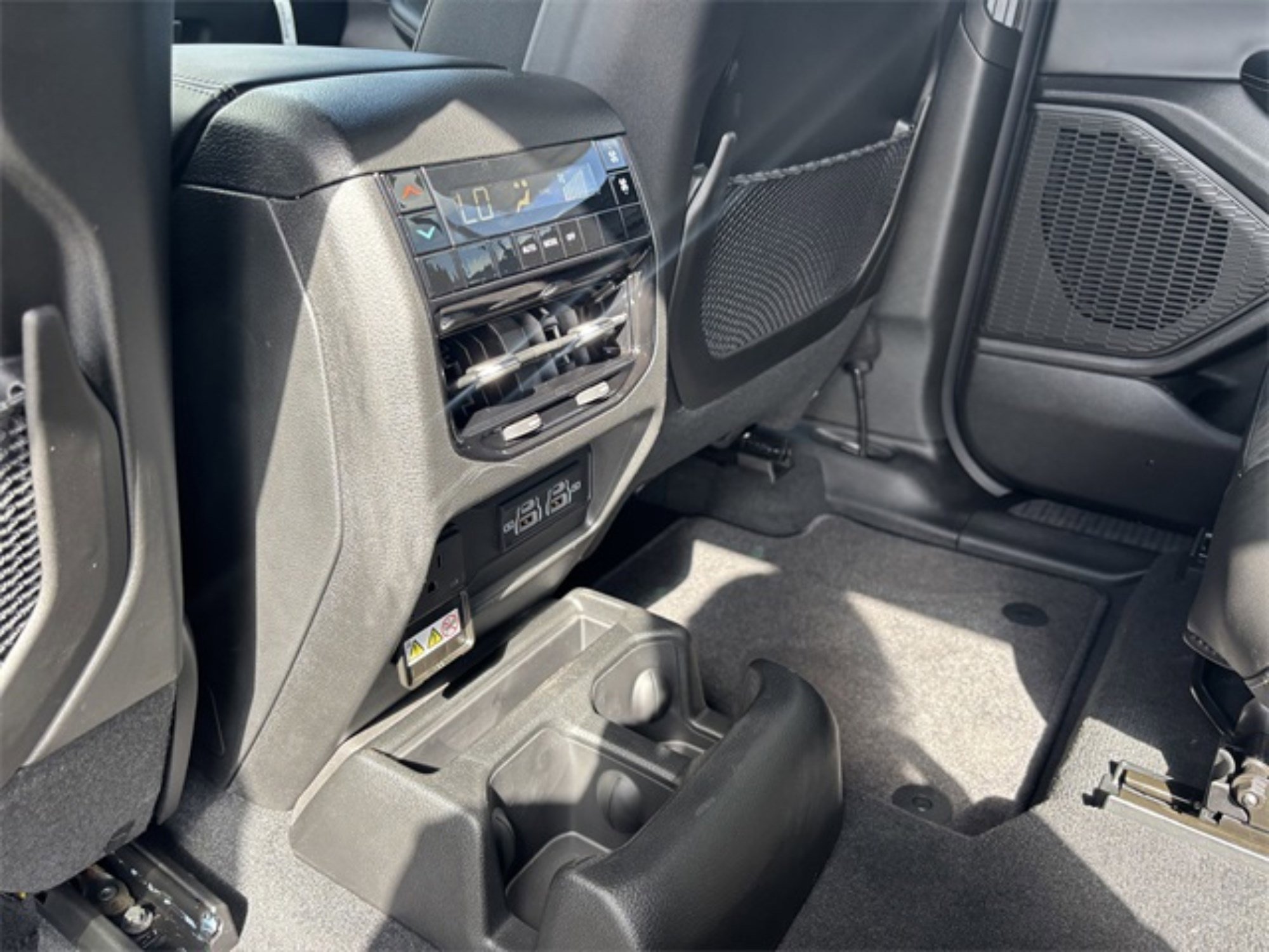 2025 Toyota RAV4 L photo 22