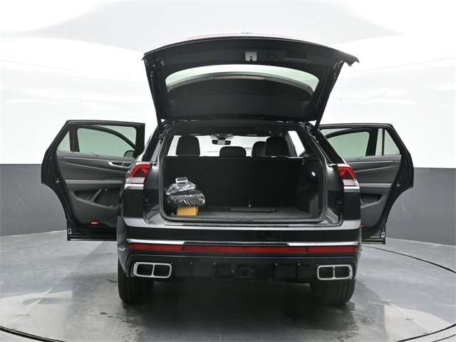 2026 Volkswagen Atlas Cross Sport SEL Premium R-Line photo 2