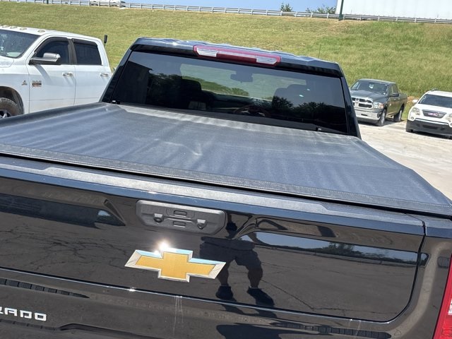 2025 Chevrolet Silverado 1500 LT photo 4