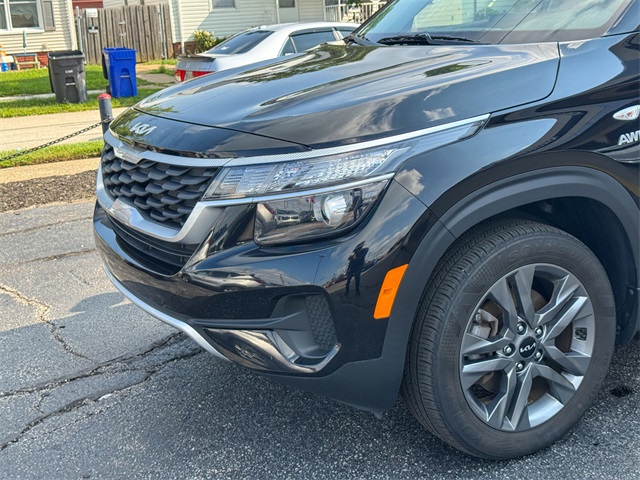 2023 Kia Seltos LX photo 43