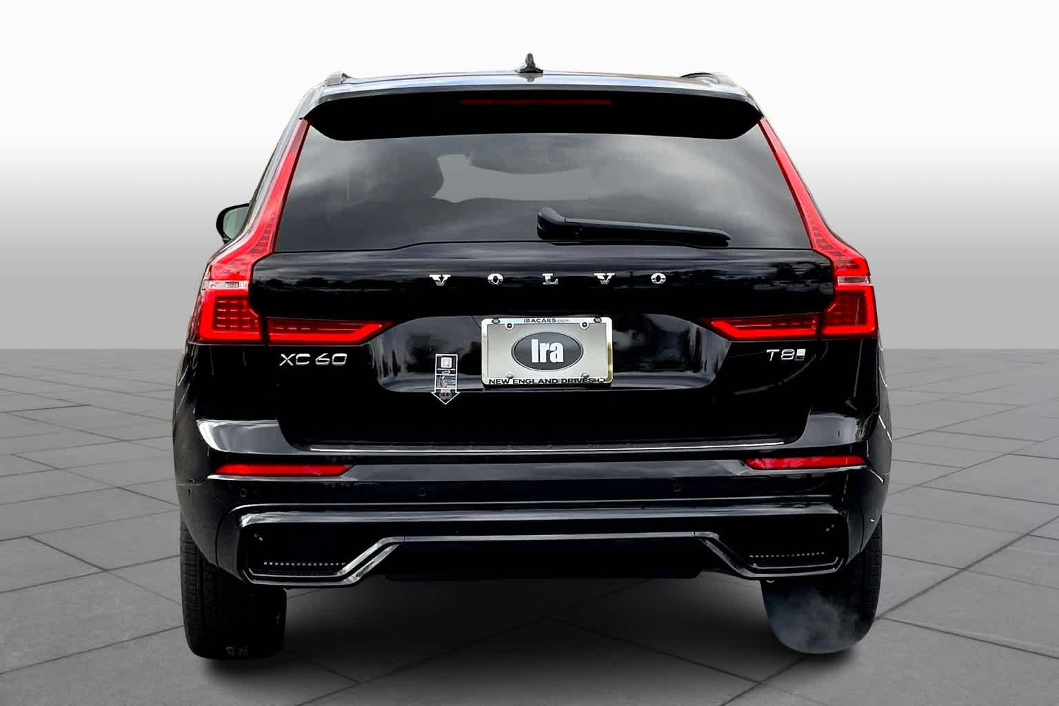 2025 Volvo XC60 Plus photo 4
