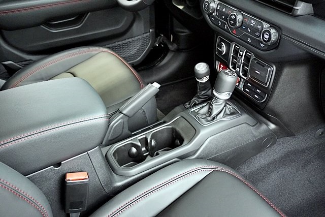 New 2025 Black Clear-Coat Exterior Paint Jeep Rubicon image 16