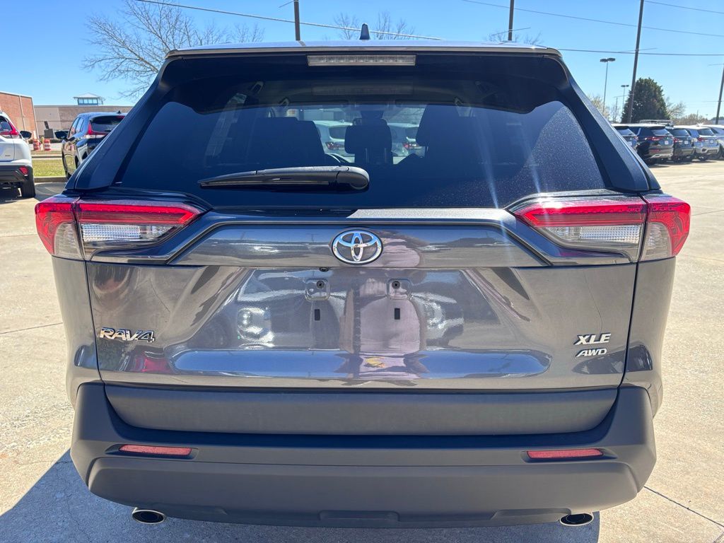 2022 Toyota RAV4 XLE photo 6
