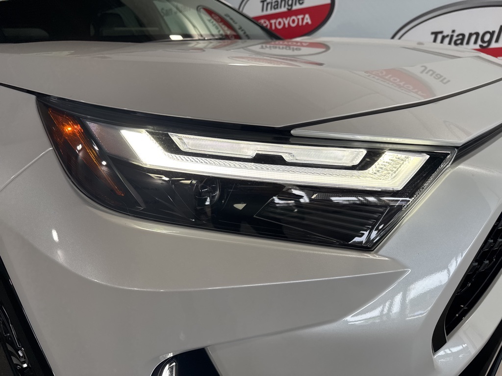 2025 Toyota RAV4 Hybrid XSE photo 11