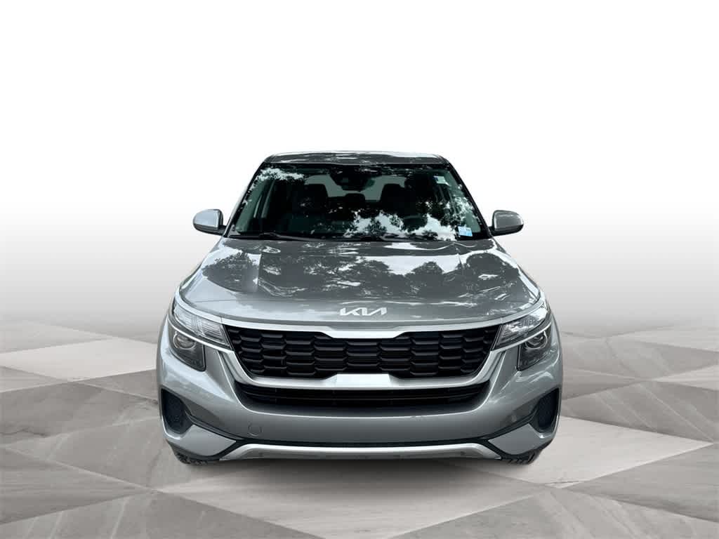 2023 Kia Seltos LX photo 2