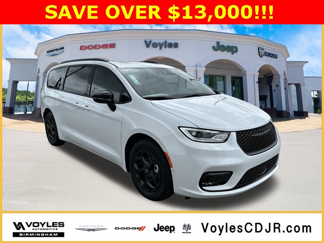 2024 Chrysler Pacifica PHEV Select's photo