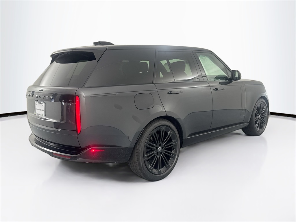 2025 Land Rover Range Rover SE photo 5