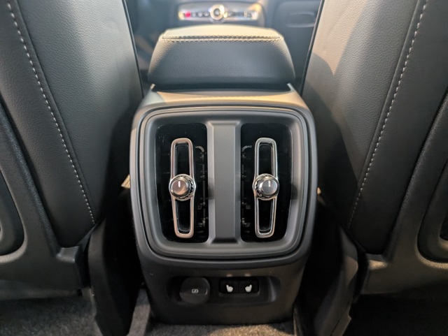 2026 Volvo XC60 B5 Plus photo 26