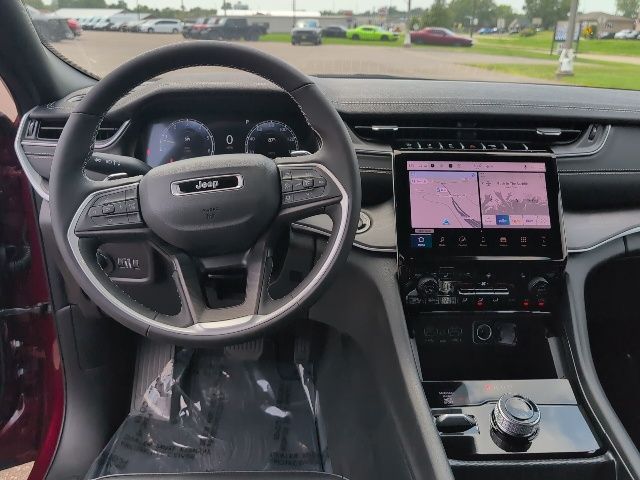 2025 Jeep Grand Cherokee Limited photo 4