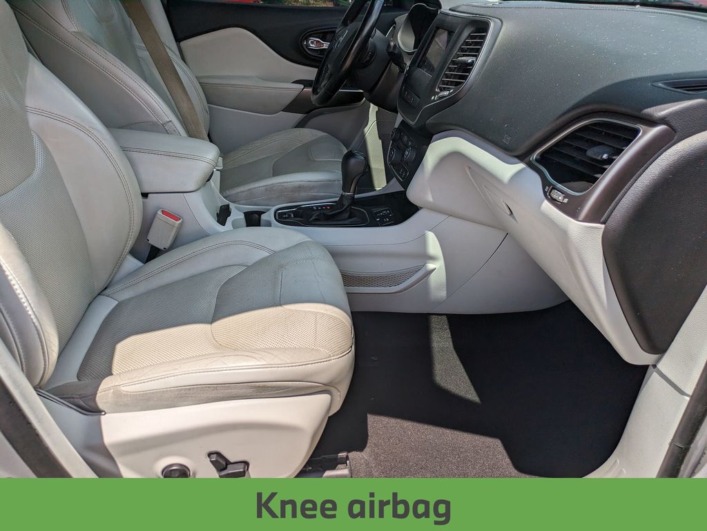 2021 Jeep Cherokee Latitude Lux photo 23