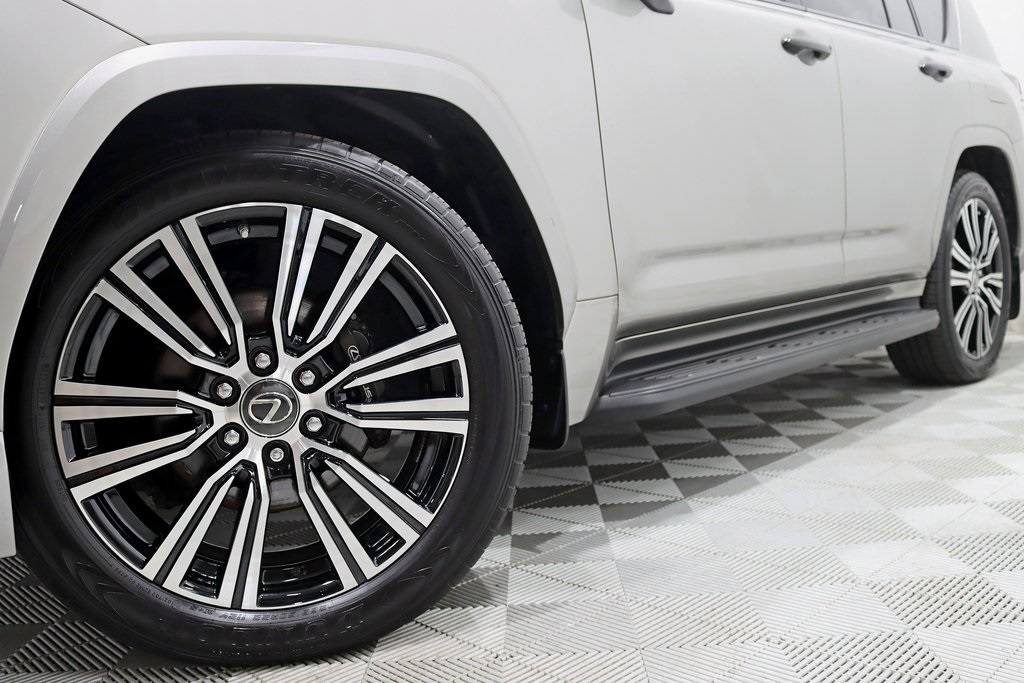 2023 Lexus LX 600 Luxury photo 2