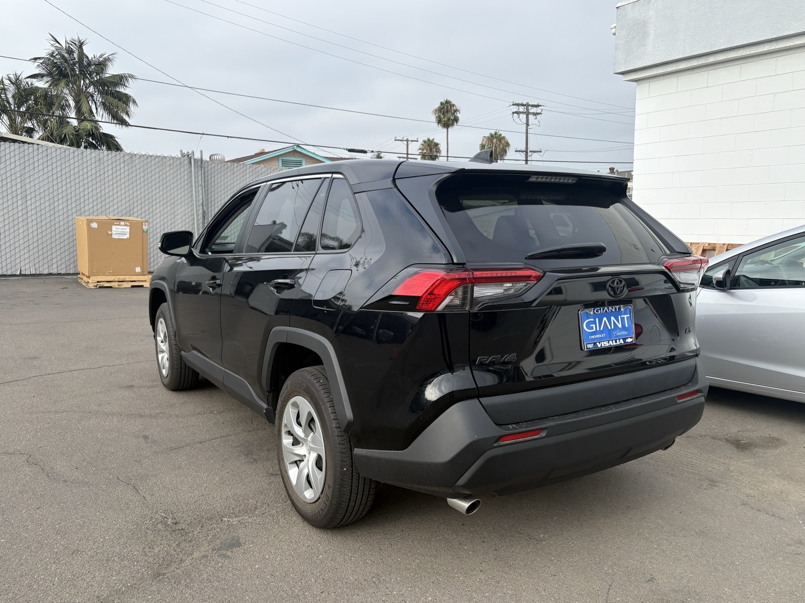 2022 Toyota RAV4 LE photo 4