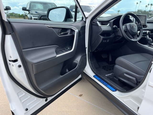 2025 Toyota RAV4 LE photo 14