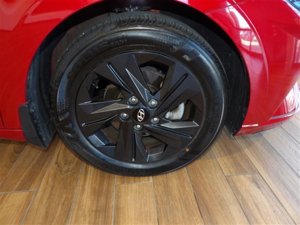 2022 Hyundai Elantra SEL photo 4