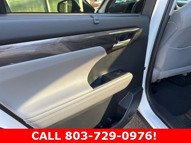 2020 Toyota Highlander Limited photo 10