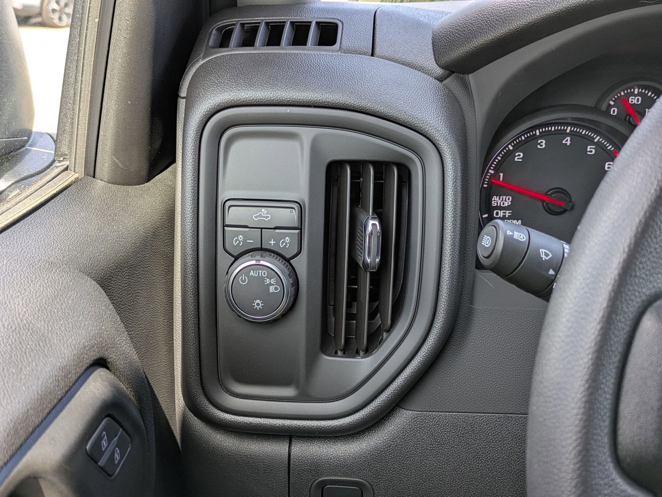 2025 Chevrolet Silverado 1500 Custom photo 21