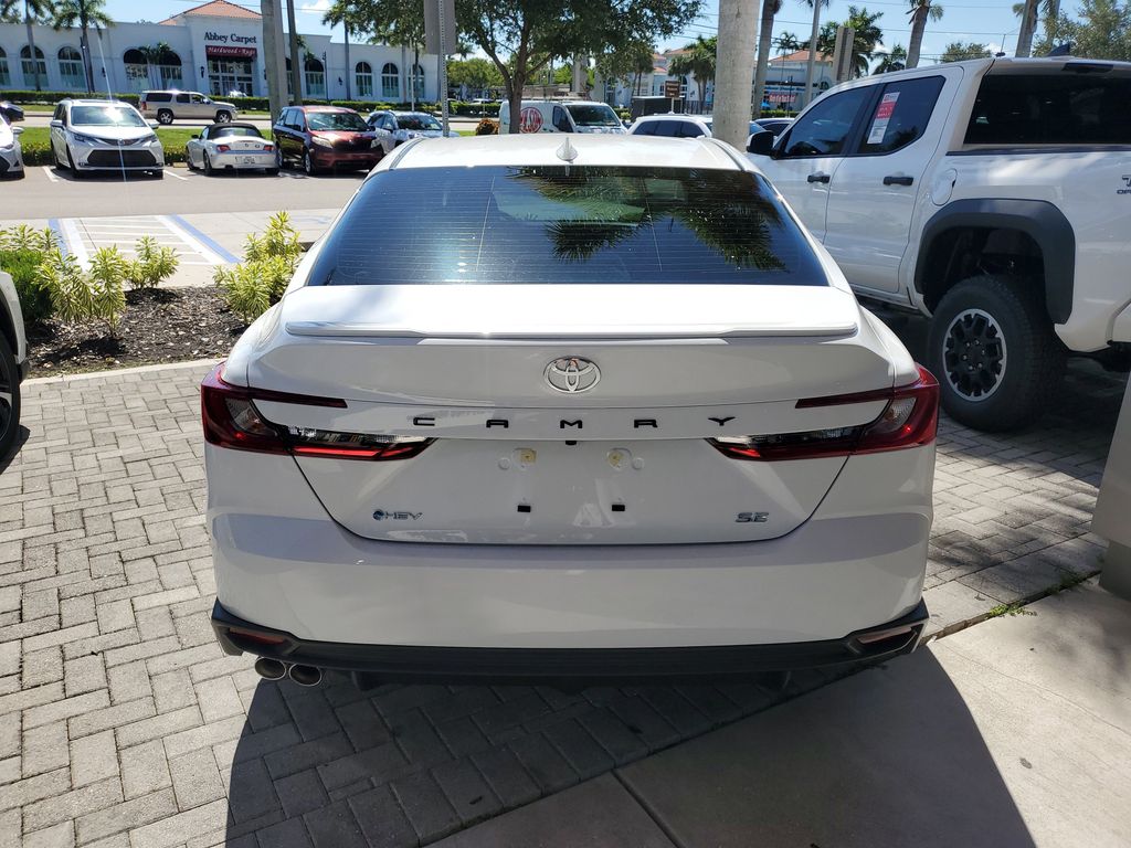2025 Toyota Camry SE photo 5