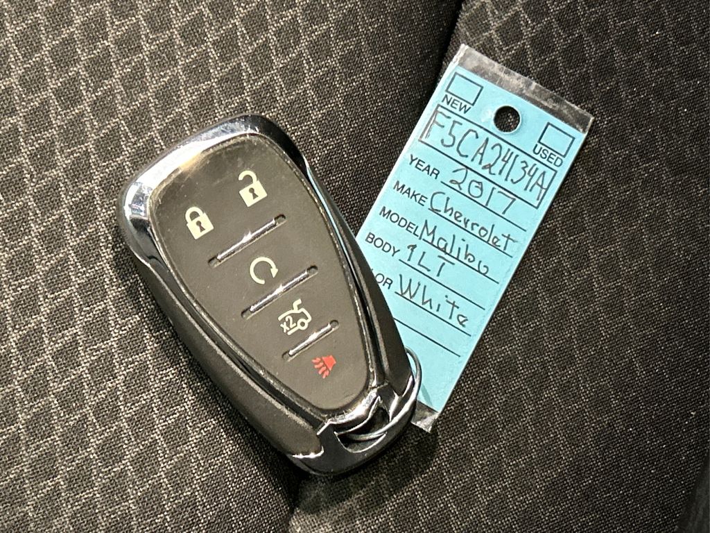 2017 Chevrolet Malibu 1LT photo 31
