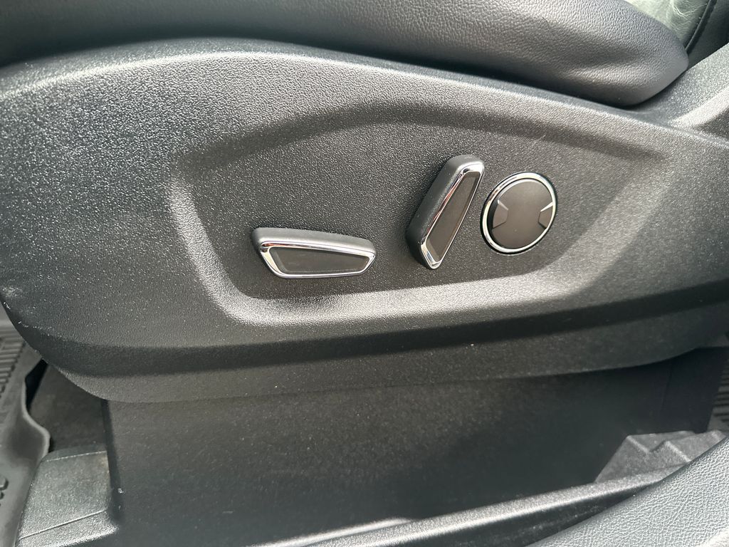 2019 Ford Edge Titanium photo 4