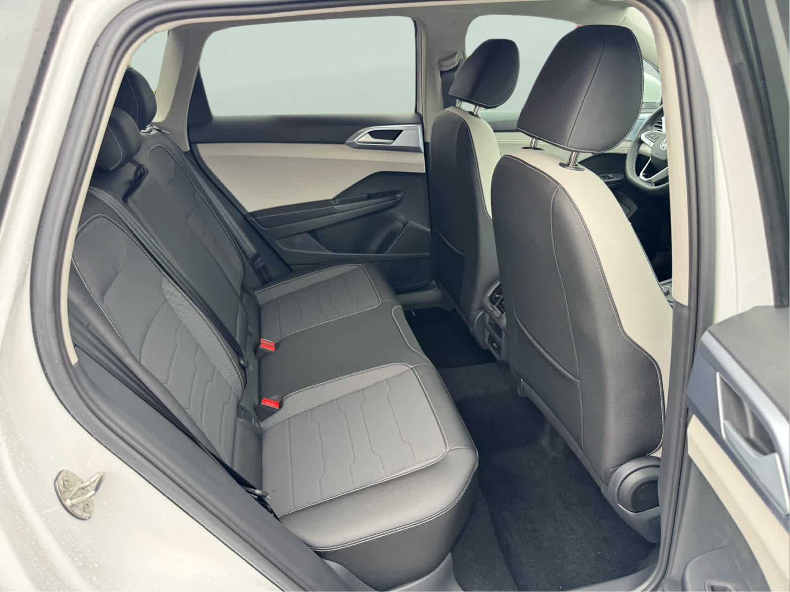 2025 Volkswagen Taos SE photo 38