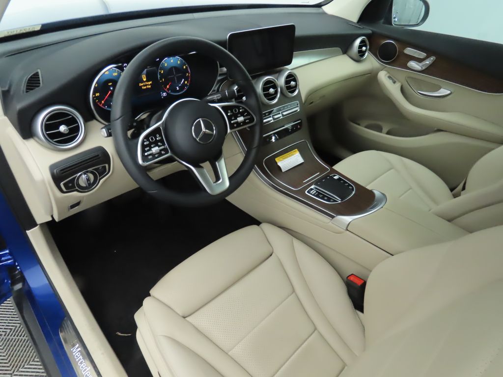 2022 Mercedes Benz GLC 300 photo 9