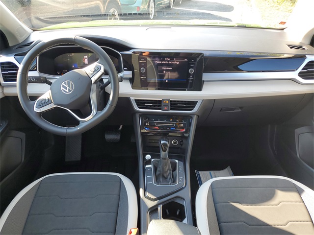 2025 Volkswagen Taos SE photo 13