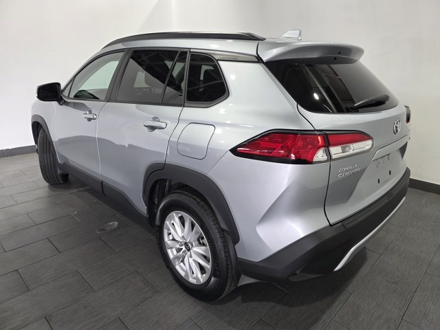 2022 Toyota Corolla Cross LE photo 3