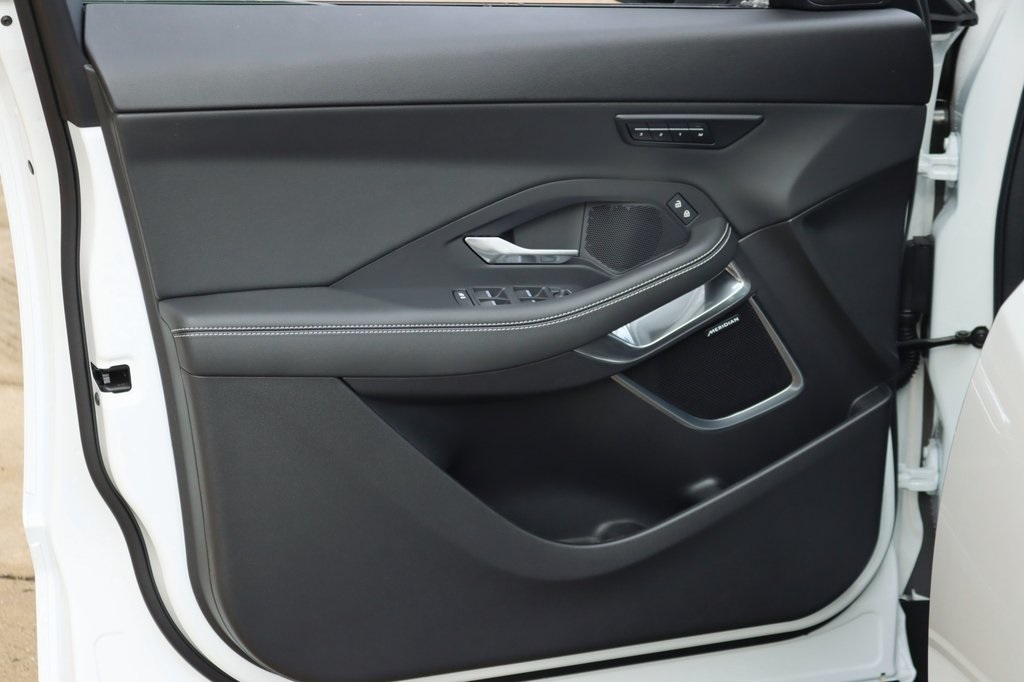 2024 JAGUAR E-PACE - Image 10