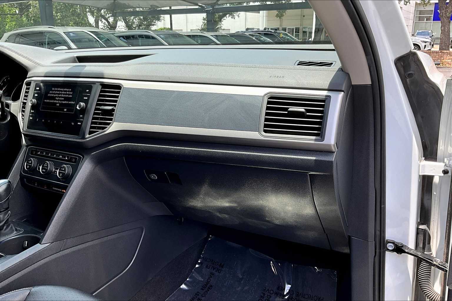 2021 Volkswagen Atlas SE Technology R-Line photo 17