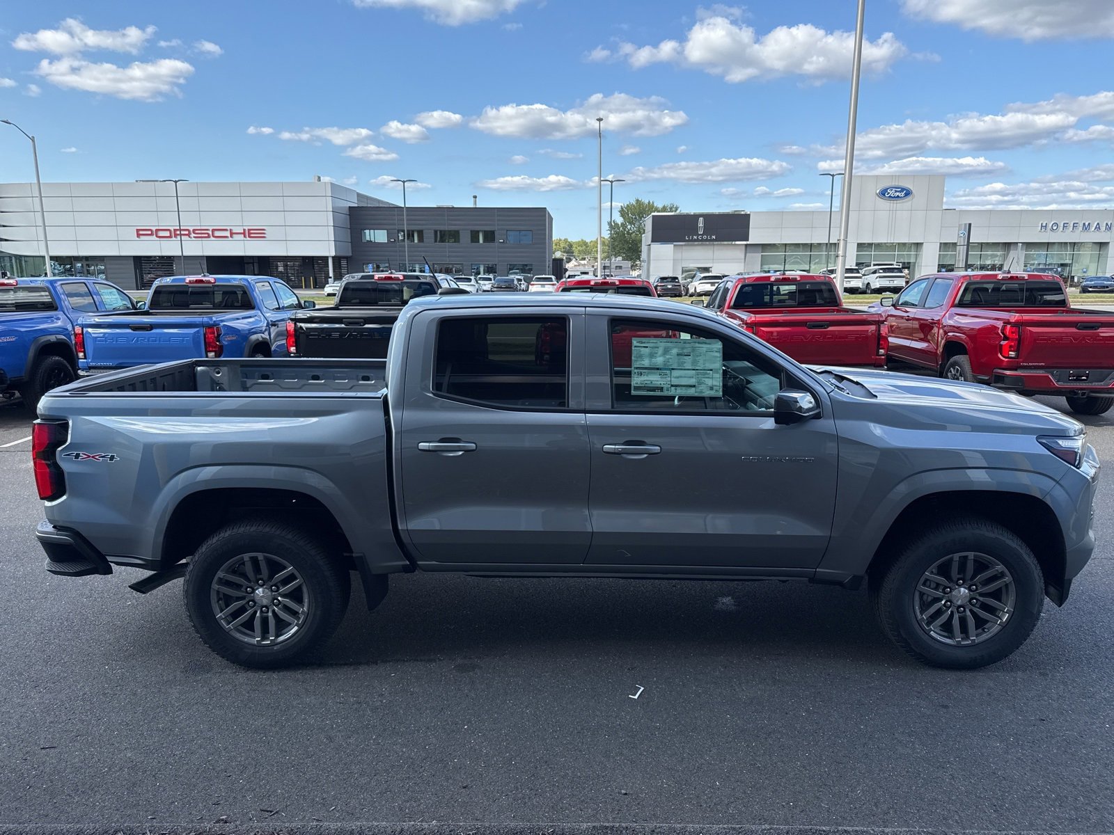 2025 Chevrolet Colorado Work Truck LT photo 4