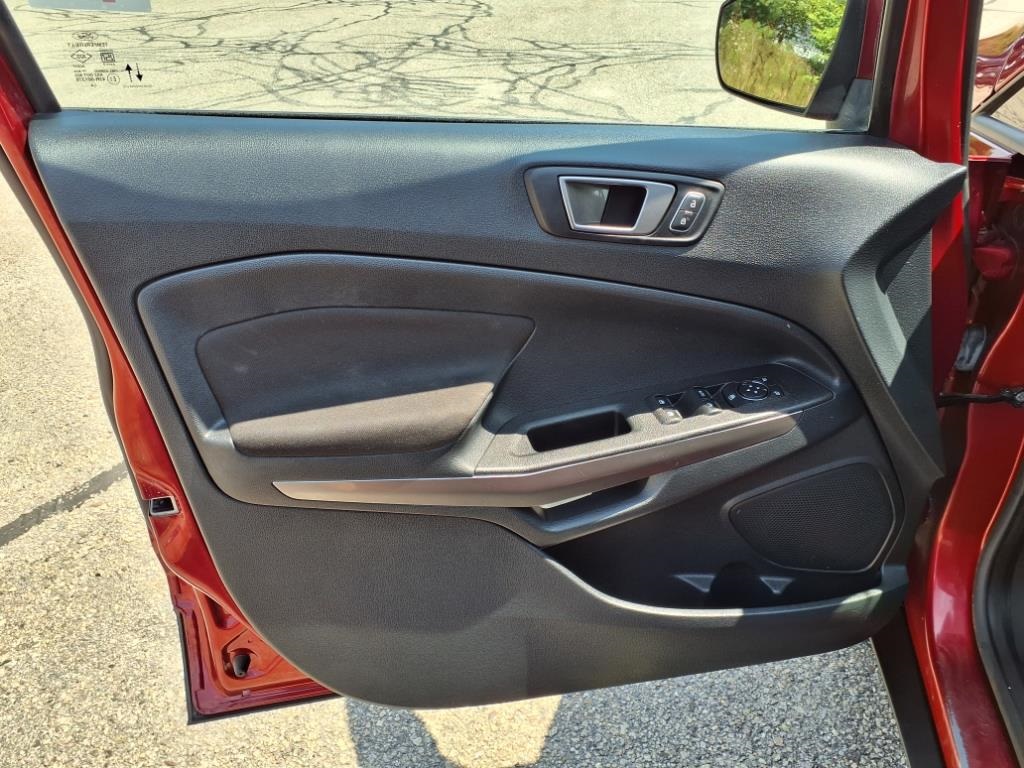 Used 2021 Red Ford SE image 10