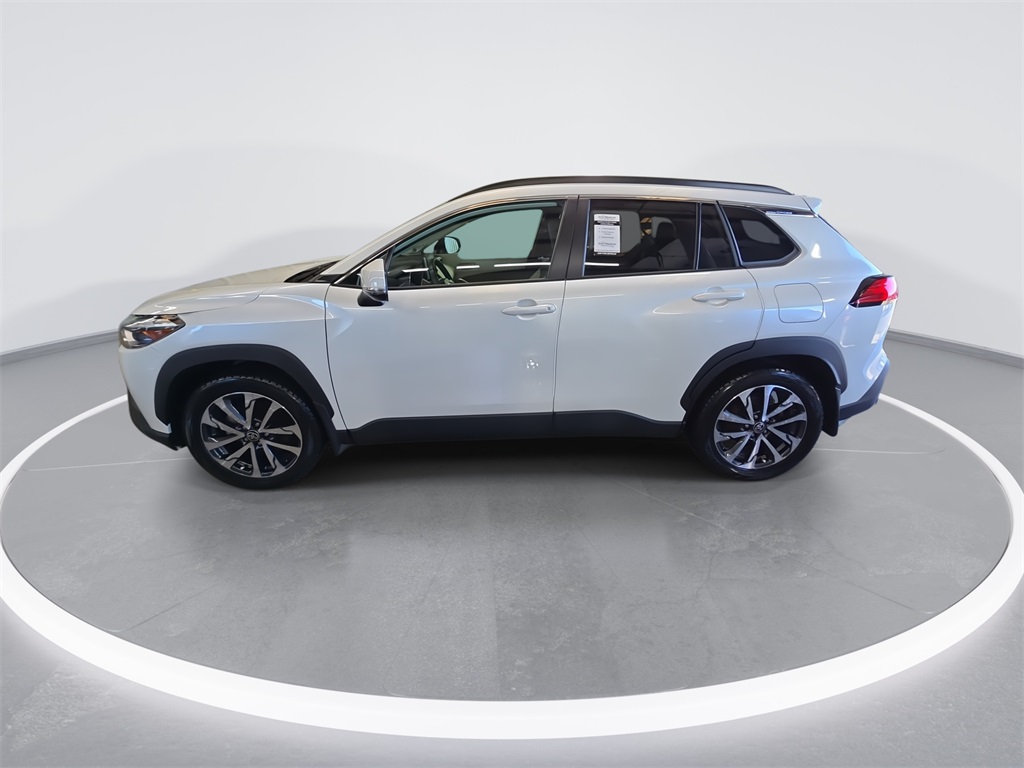 2022 Toyota Corolla Cross XLE photo 5