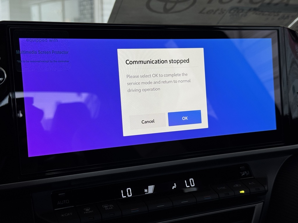 2025 Toyota RAV4 LE photo 4