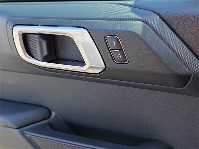 2025 Ford Bronco Base photo 28