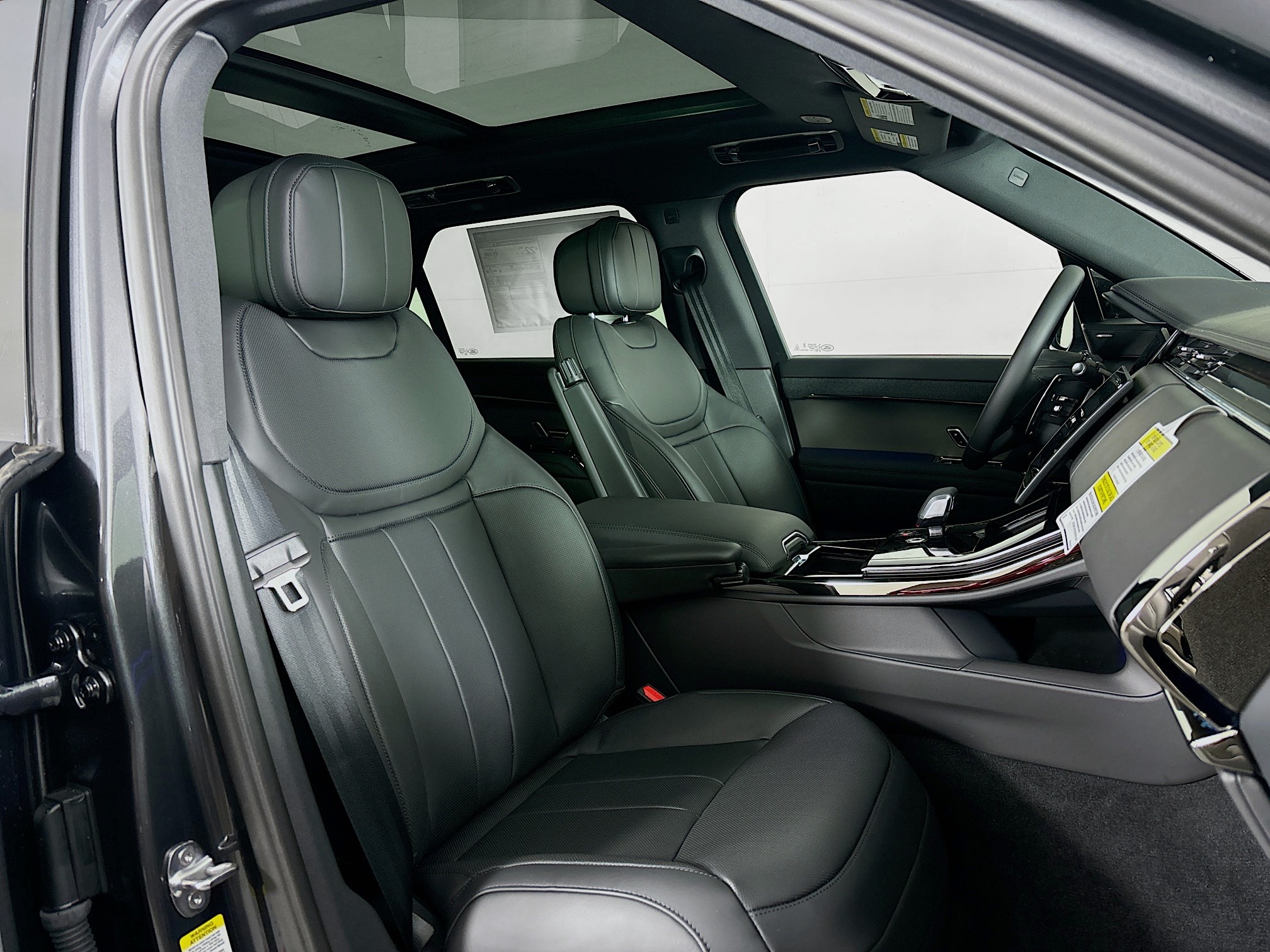 2025 Land Rover Range Rover Sport SE photo 23