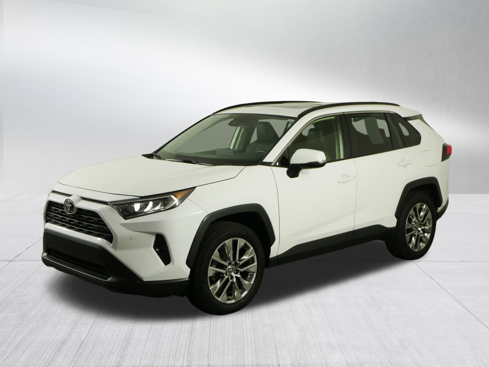 2020 Toyota RAV4 XLE Premium photo 2