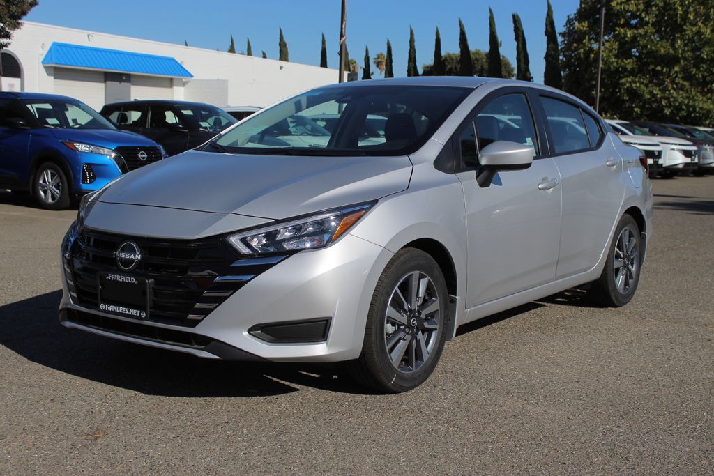 2025 Nissan Versa 1.6 SV photo 2